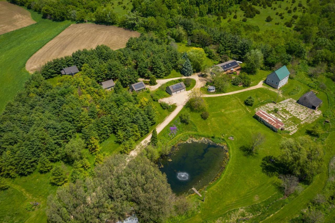 Hawk Valley Retreat & Cottages Галена Экстерьер фото